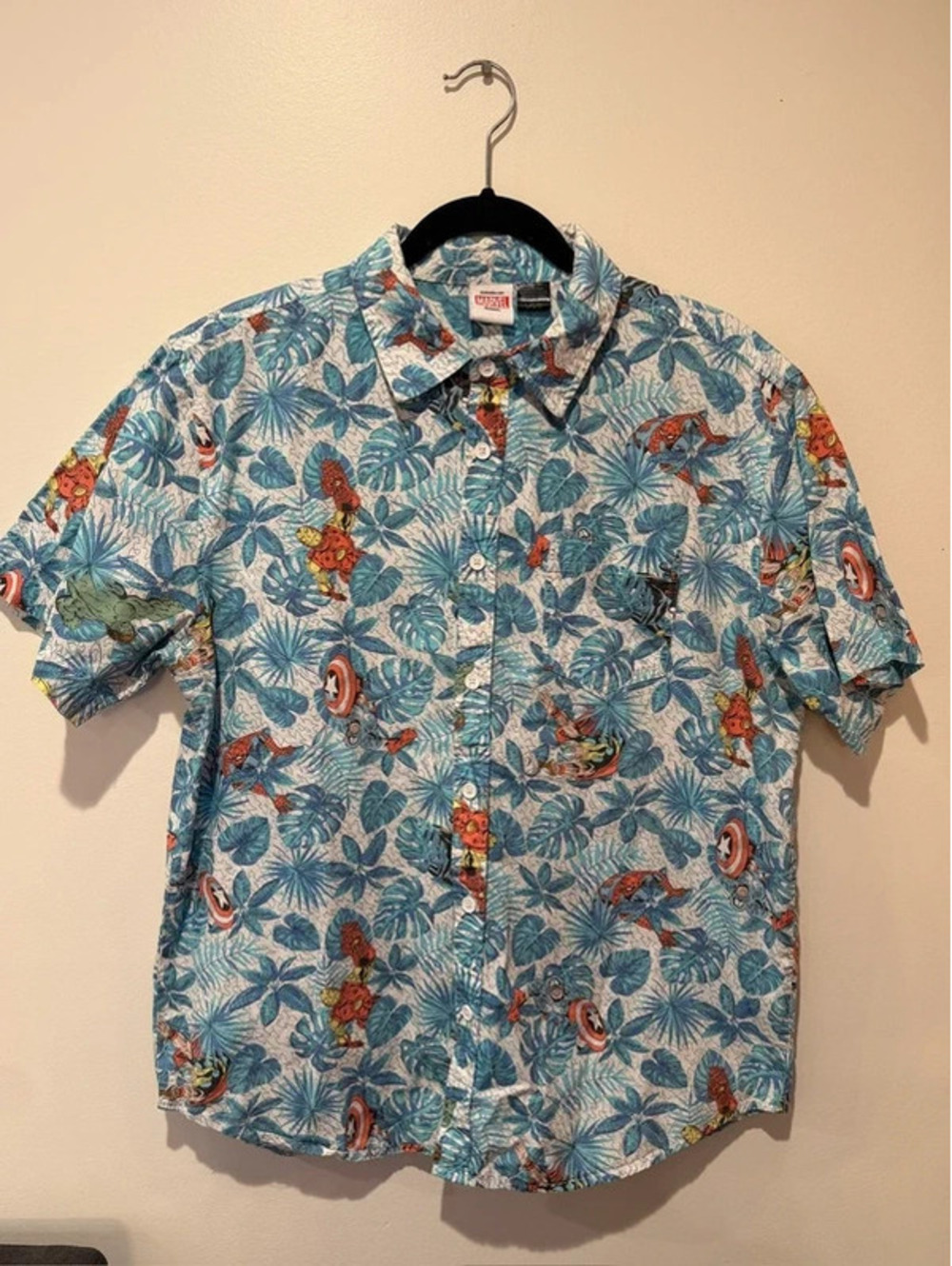 Marvel Men Button Up Short Sleeve Shirt Size Large Iron Man Hulk Captian America